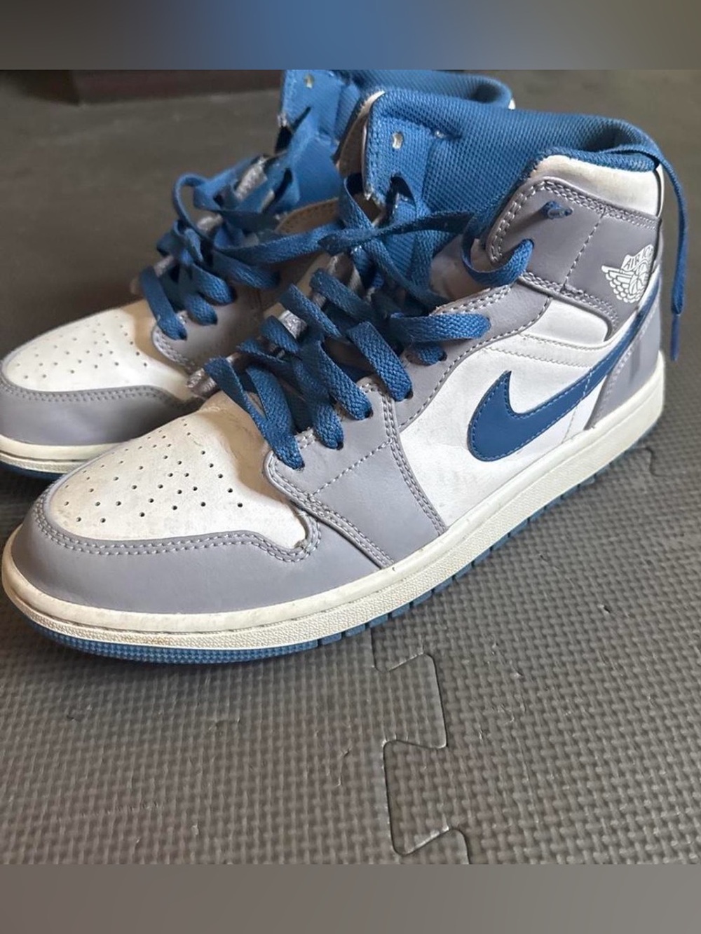 Jordan men’s size 8.5 High-Top Sneakers in Blue and Gray